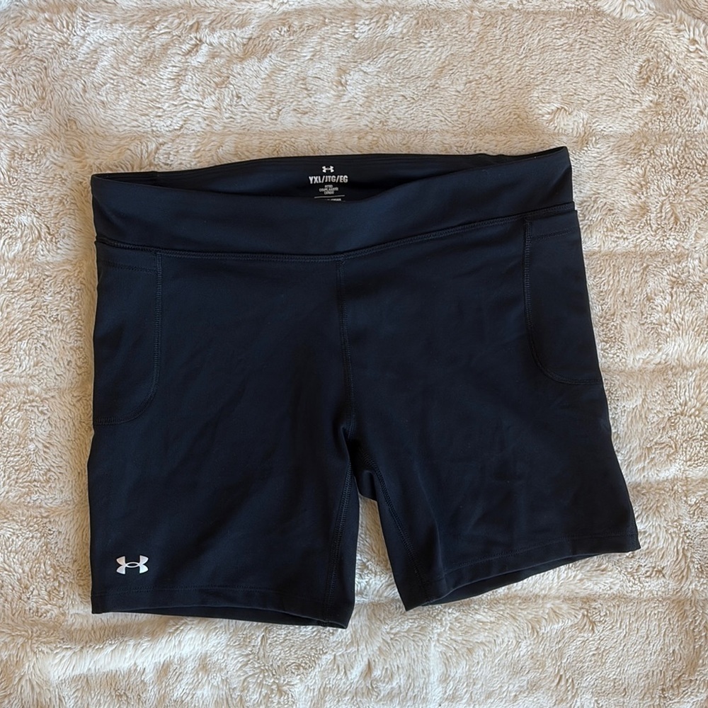 Under Armour athletic Black Shorts with pockets size youth XL